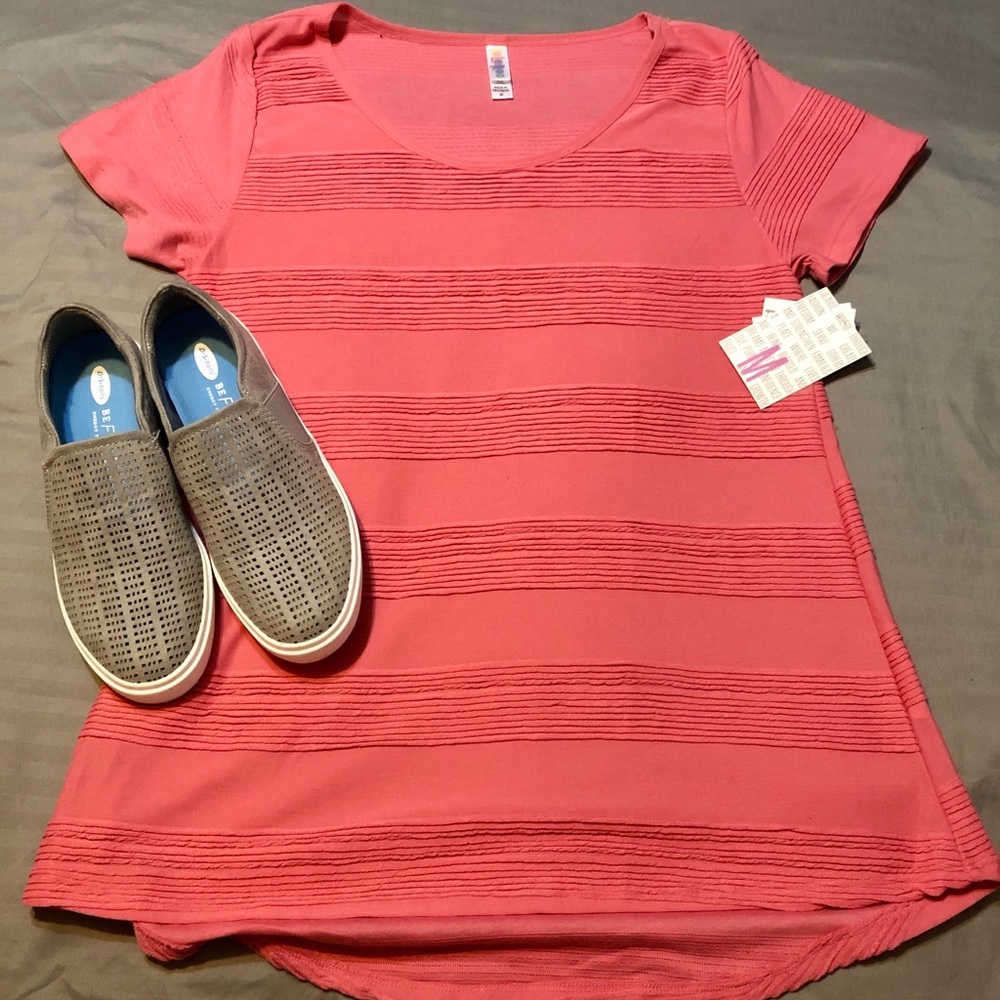 ⭐️ Lularoe Classic T